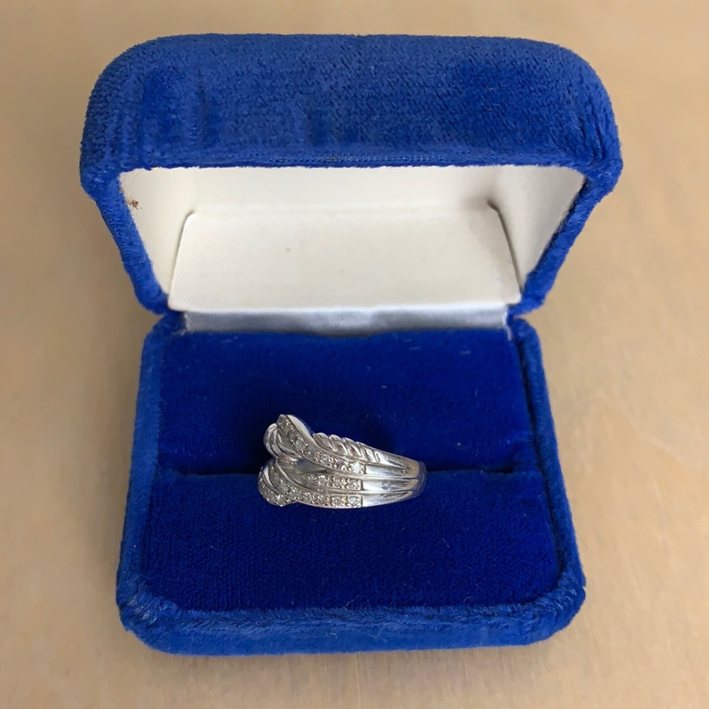 Whimsical Silver Rhinestone Ring - Picture 2 of 6